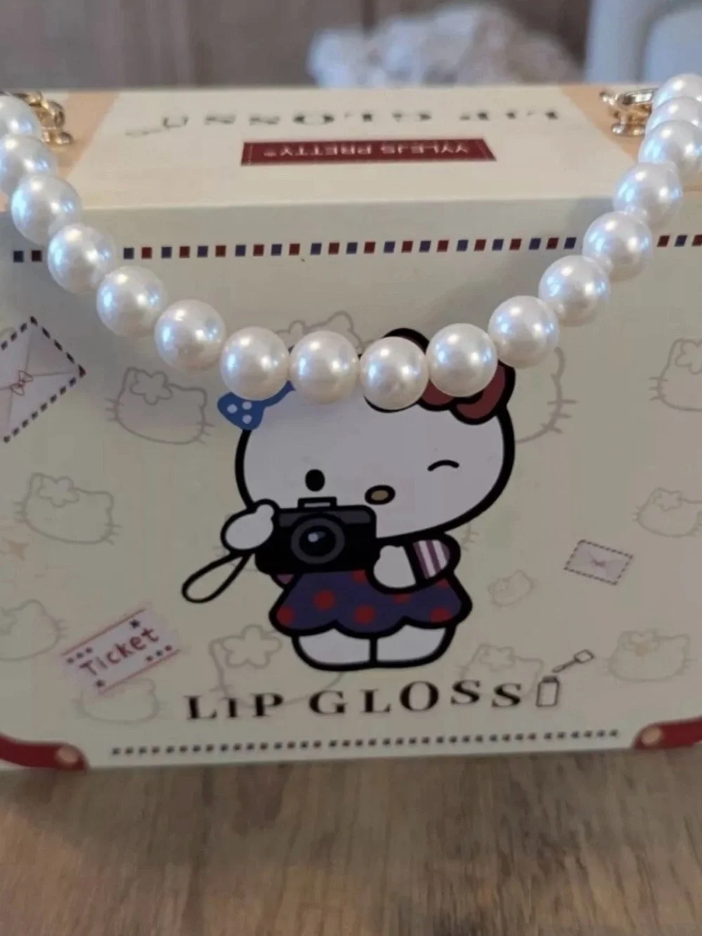 Hello Kitty Box Purse pearl handle with 24 Lip Gloss Mixed Pretty New Sealed